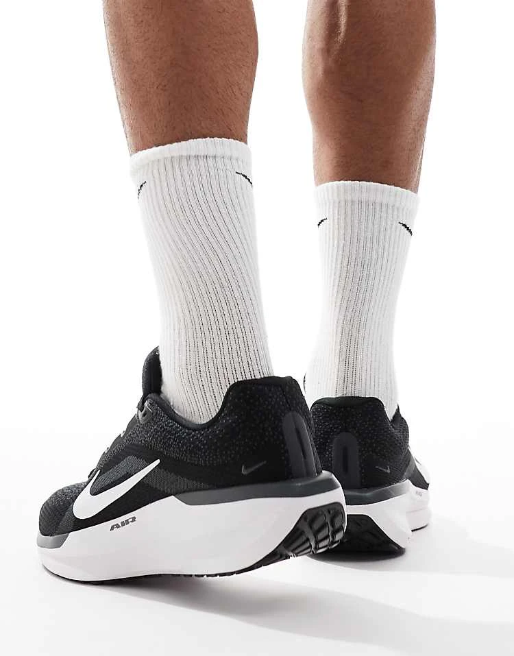 Nike Running Air Winflo 11 Trainers In Black For Men 5 Nike Running Air Winflo 11 Trainers In Black For Men - Image 3