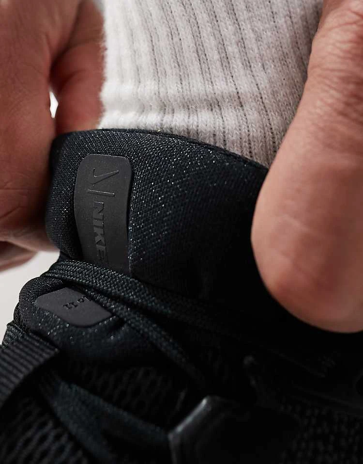 Nike Running Air Winflo 11 Trainers In Black For Men 6 Nike Running Air Winflo 11 Trainers In Black For Men - Image 4