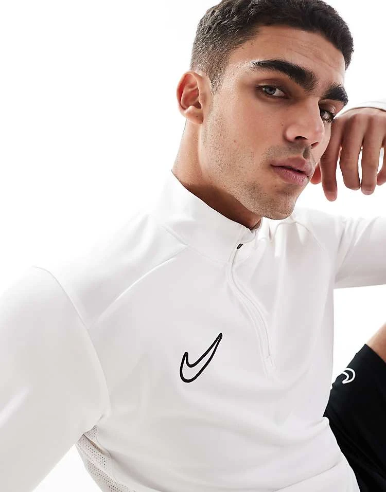 Nike Football Academy 25 Dri-FIT Half Zip Longsleeve Top In White For Men 5 Nike Football Academy 25 Dri-FIT Half Zip Longsleeve Top In White For Men - Image 3