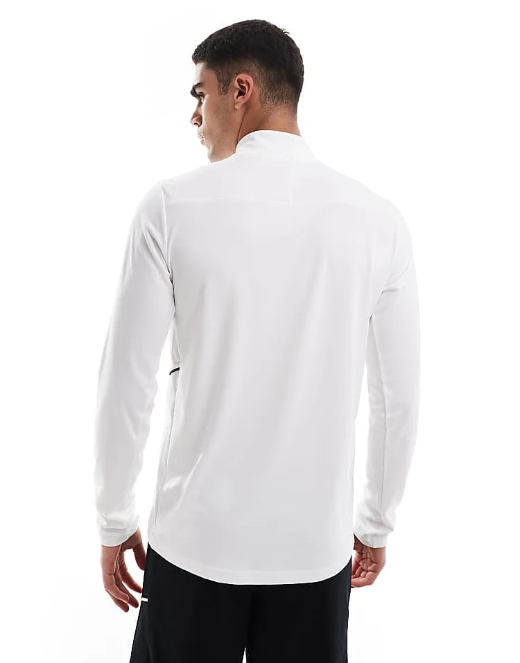 Nike Football Academy 25 Dri-FIT Half Zip Longsleeve Top In White For Men 6 Nike Football Academy 25 Dri-FIT Half Zip Longsleeve Top In White For Men - Image 4