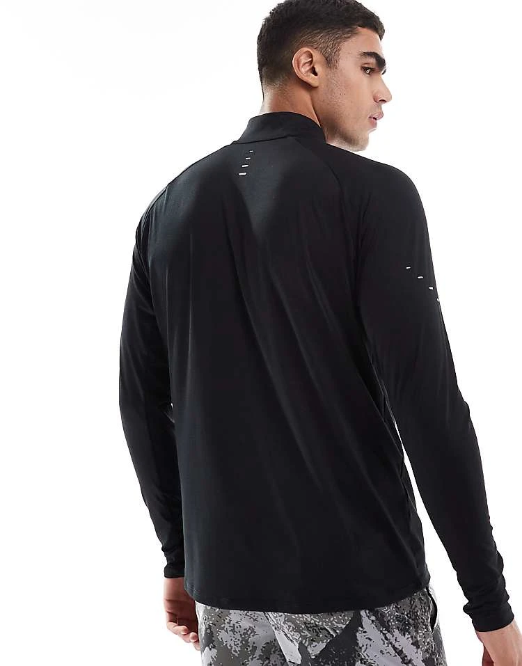 Nike Running Stride Dri-FIT Half Zip Longsleeve Top In Black For Men 4 Nike Running Stride Dri-FIT Half Zip Longsleeve Top In Black For Men - Image 2