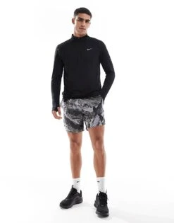 Nike Running Stride Dri-FIT Half Zip Longsleeve Top In Black For Men 10 Nike Running Stride Dri-FIT Half Zip Longsleeve Top In Black For Men -Nike Sales Store 207060358 4